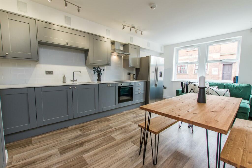 Main Kitchen 5.jpeg
