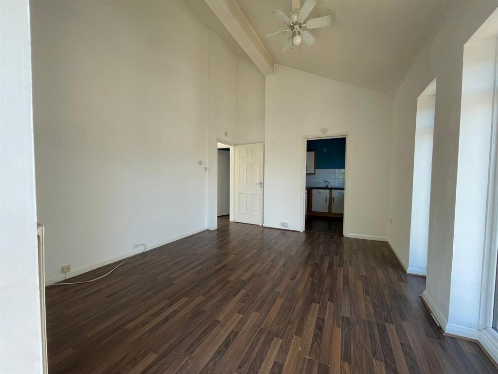 Lounge 2.jpeg