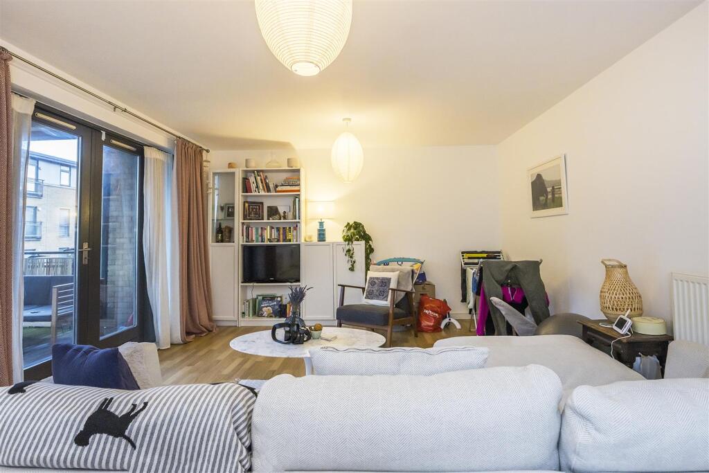 12  Almond Court -013.jpg