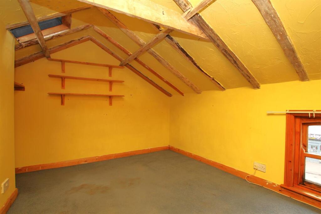Bedroom 4.JPG