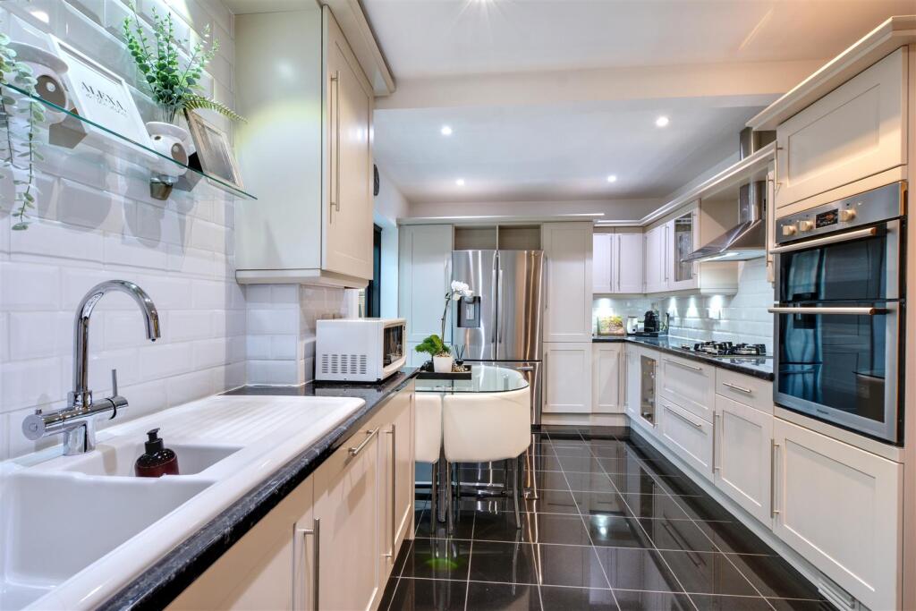 Kitchen_2.jpeg