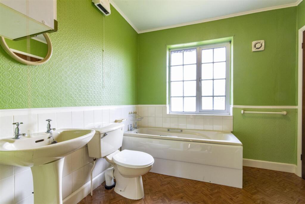 'Jack' &amp; 'Jill' Bathroom