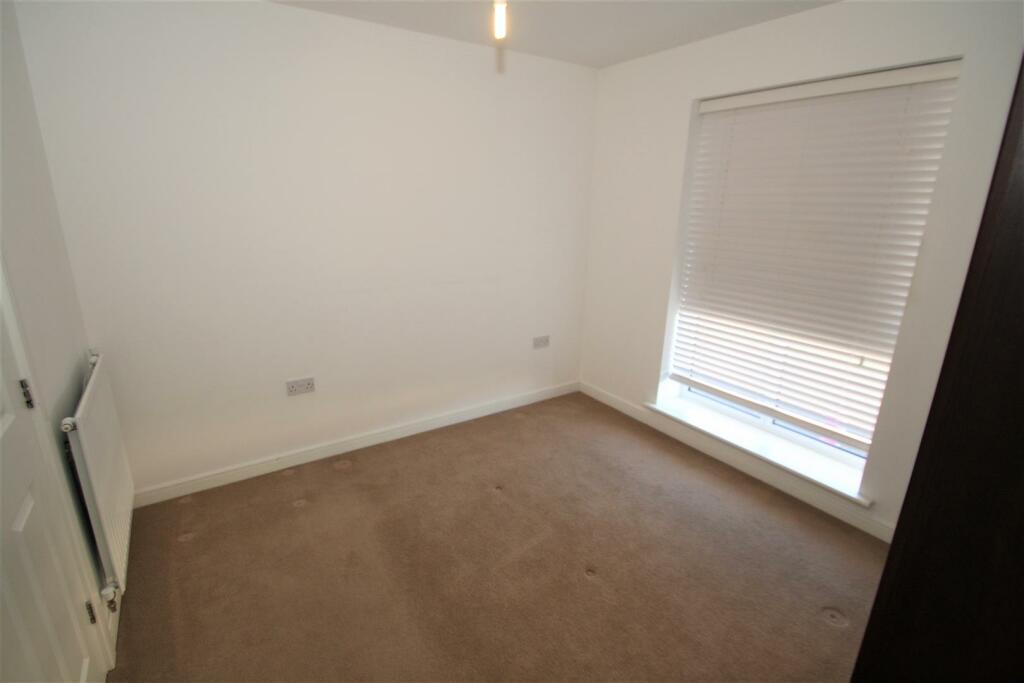 Bedroom 1.jpg