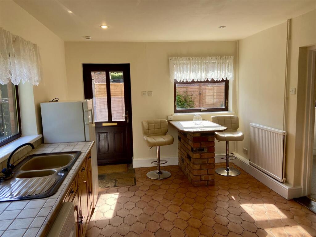 Kitchen breakfast Room 2.jpg