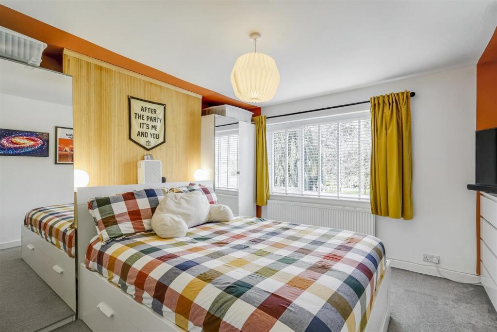 Bedroom 1_1.jpeg