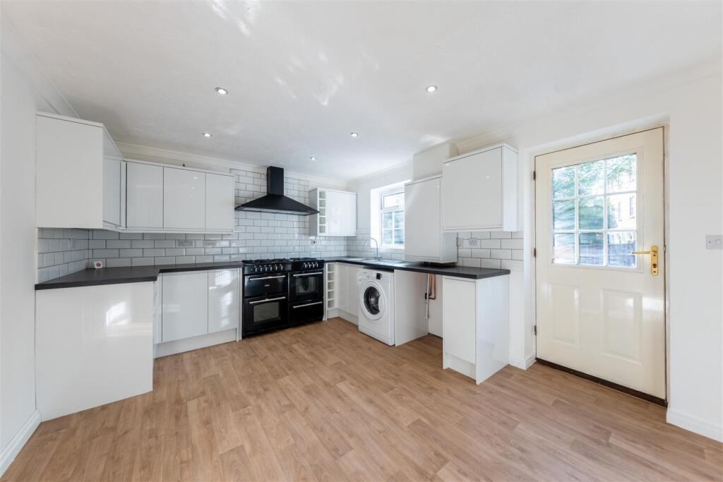 20 Chadwicke Close-023.jpg