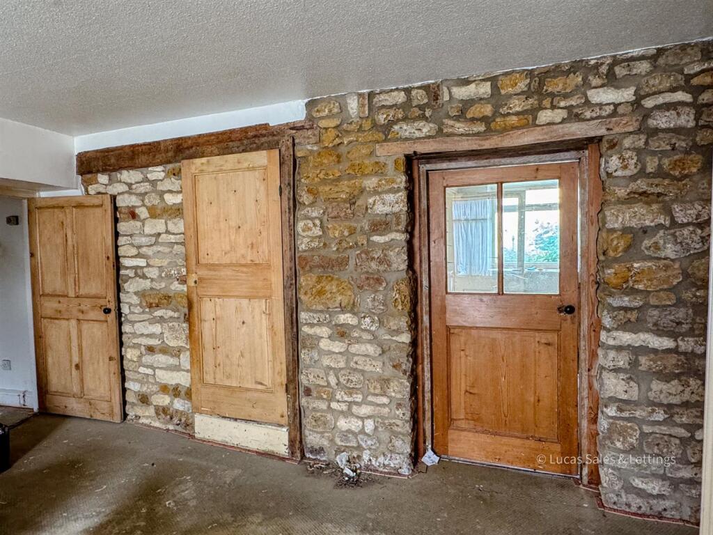 5 High St Finedon-28.jpg