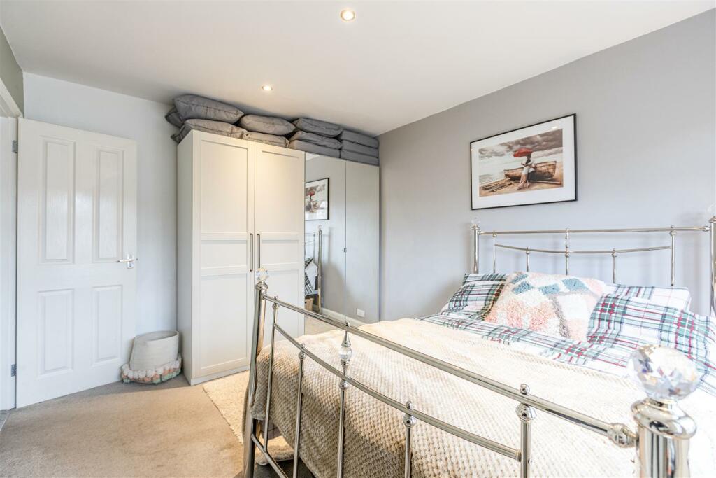 bed 1.jpg