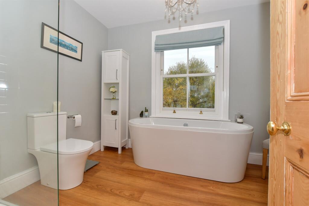 En-Suite Bathroom
