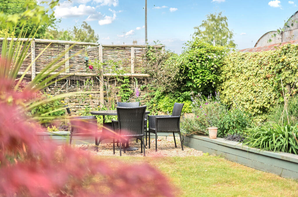 1297476-16-682f6b...