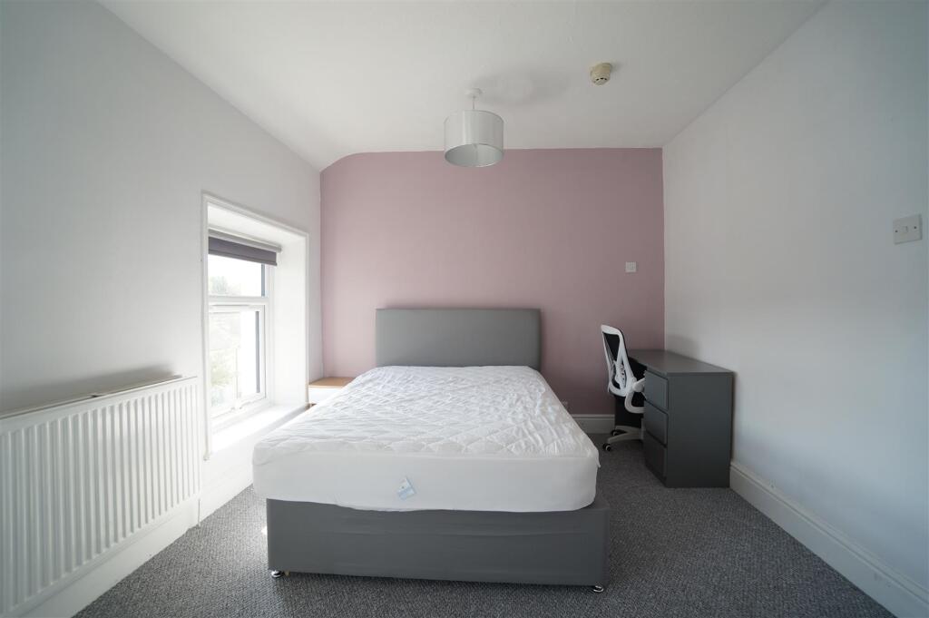 Bed 5.JPG