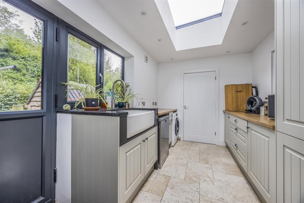 2 Firpiece, Forestside Road, Rowland¿s Castle-Port