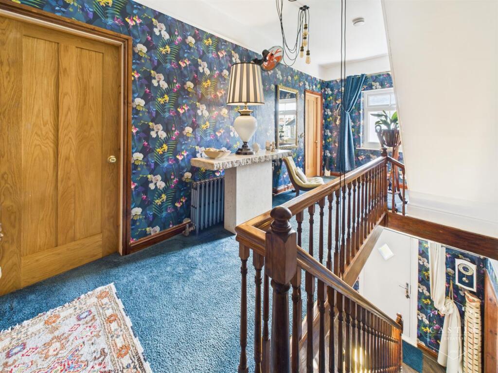 FIRST FLOOR LANDING