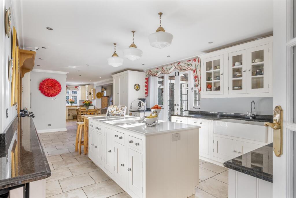 kitchen main.jpg