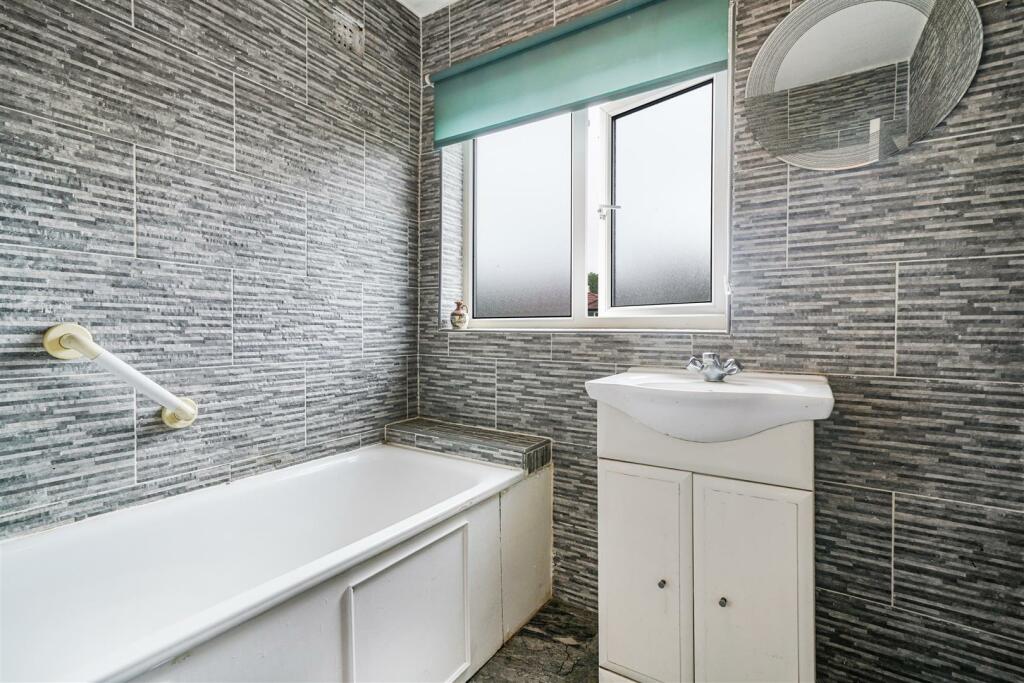 24 Alderney Gardens - BLV5xREXqWZ9cag0LcaP.jpg