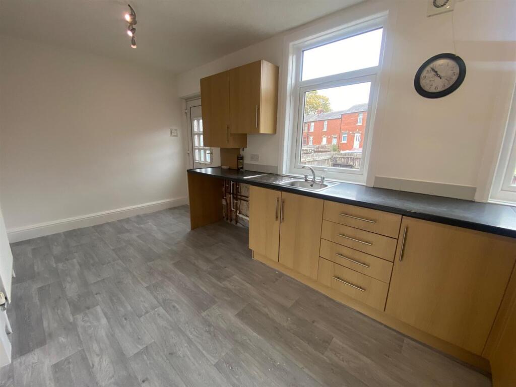 KITCHEN 1.jpg