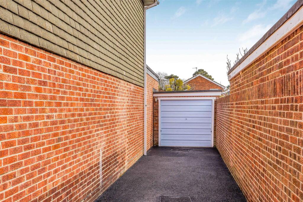 53 Fourth Avenue, Havant-Small-PorticoMarketing-So