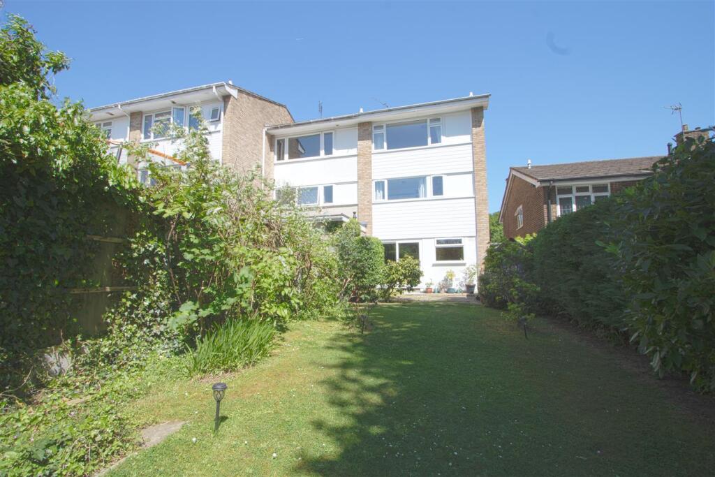 GARDEN1.jpg