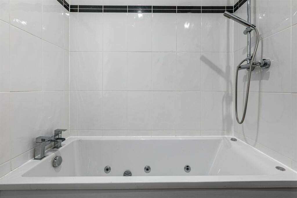 13_3 Gladstone Street Hawick 19.JPG
