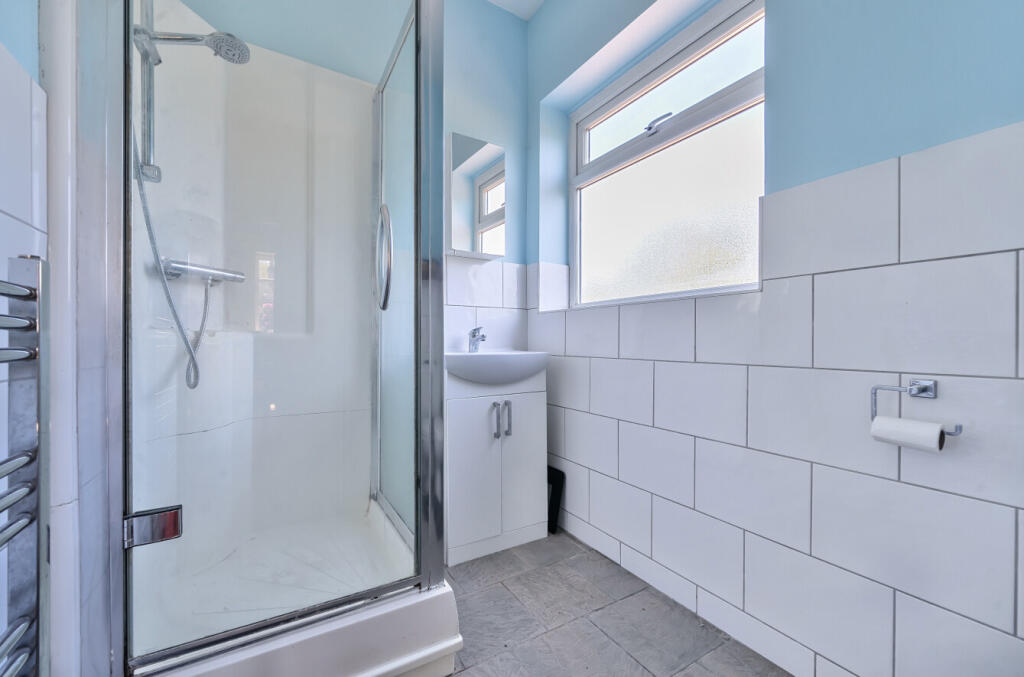 16-681deff41fe6c-...