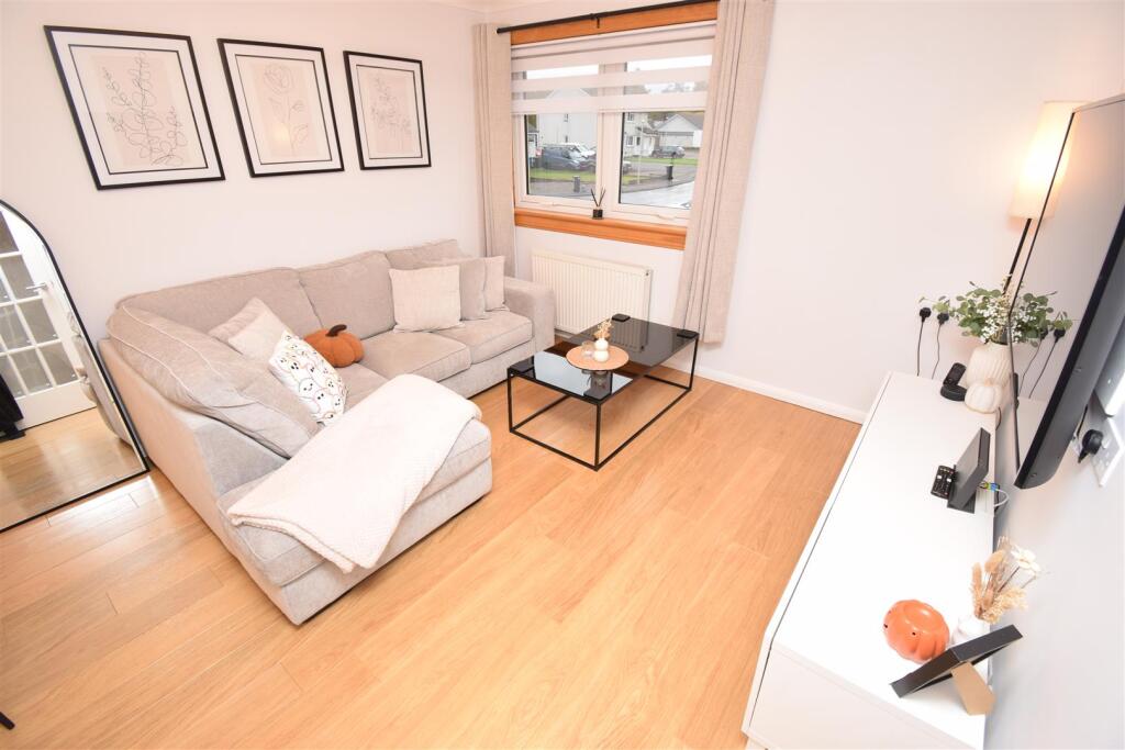 LOUNGE.DINING ROOM .JPG