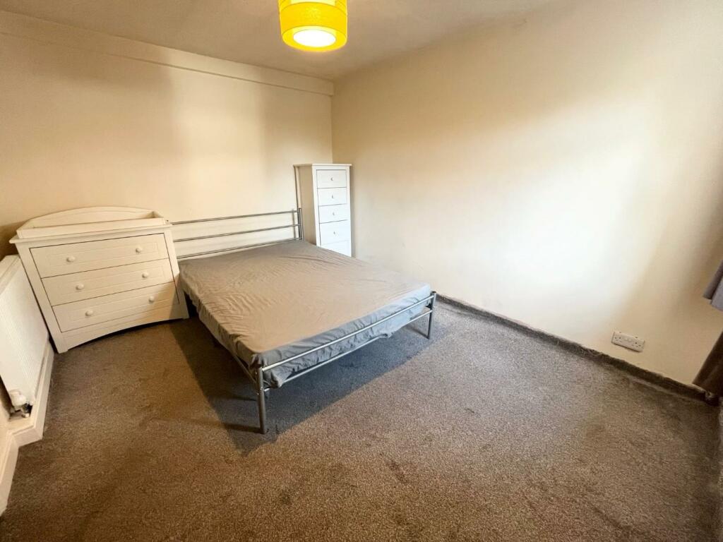 Bed 1.jpg