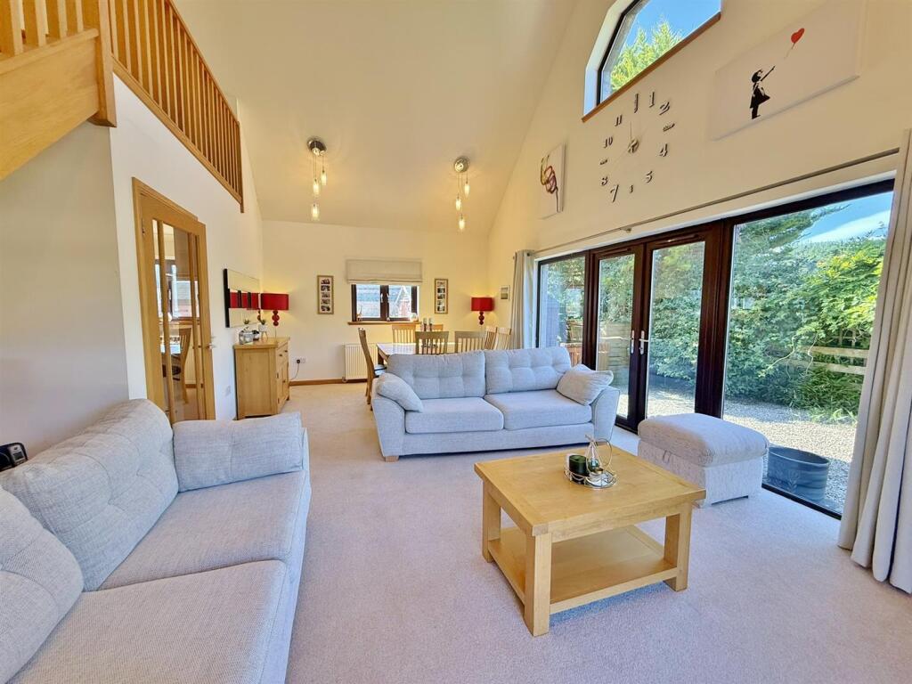 Lounge dining room