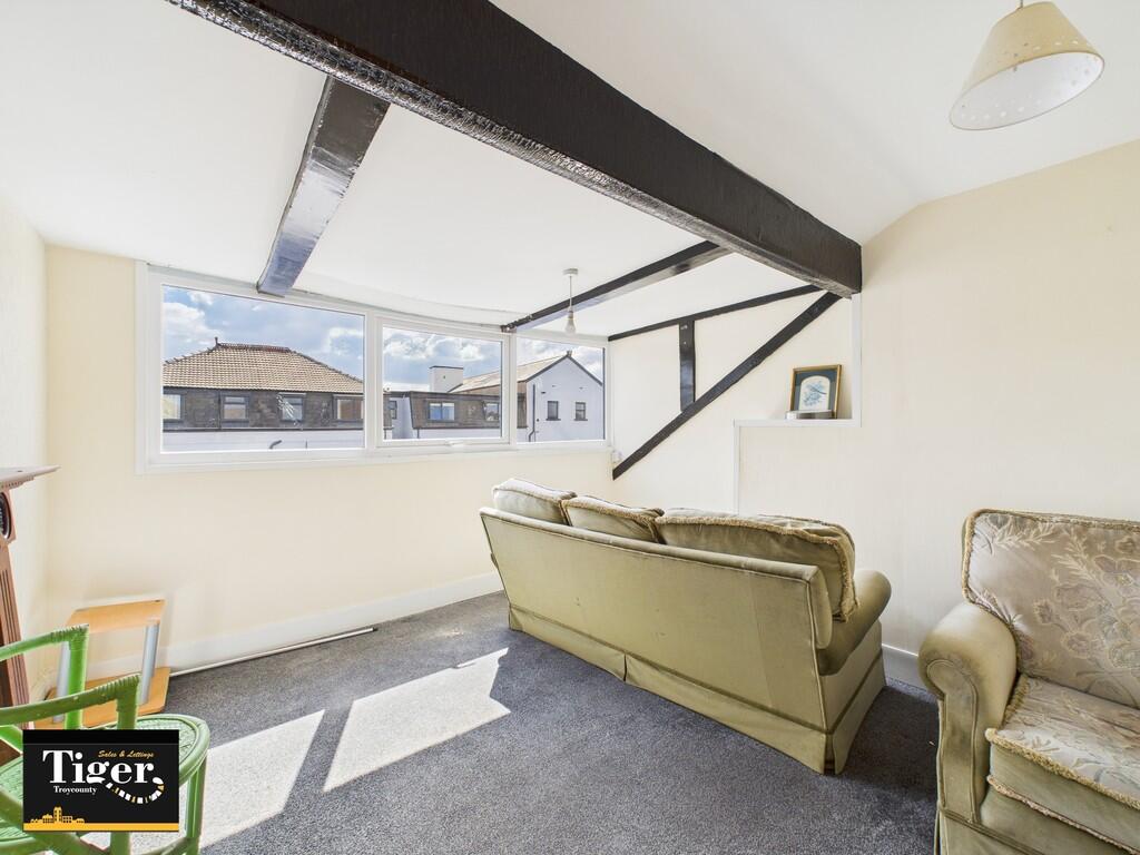 CAM02176G0-PR0560...