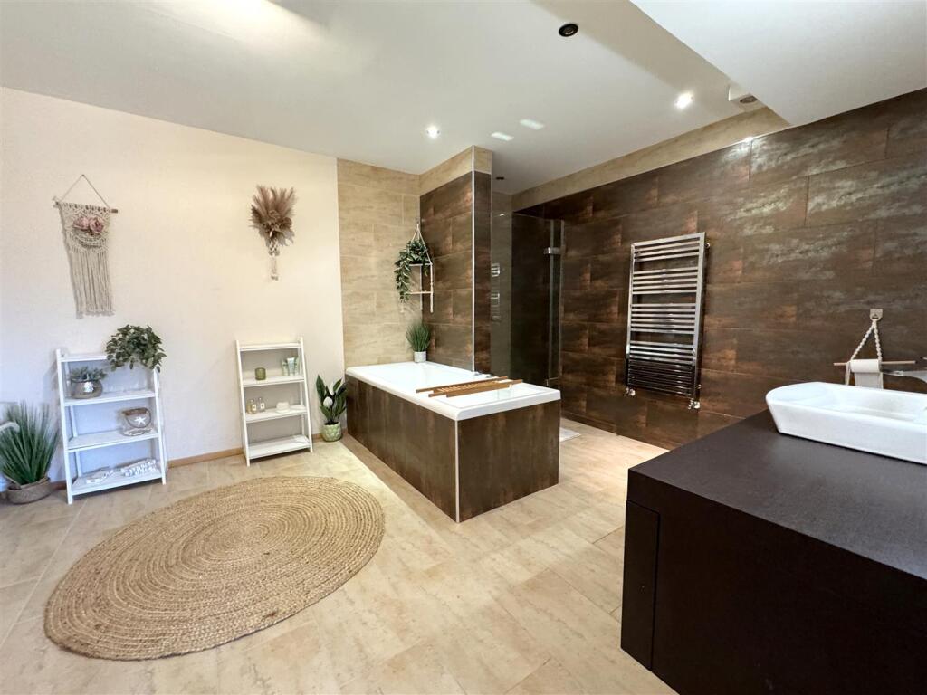Master Ensuite