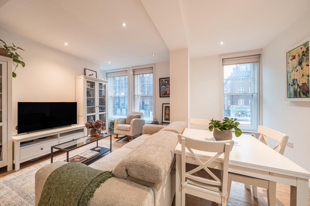 Living Area/Dining Area