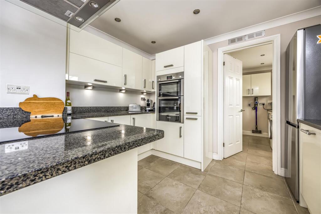 22 Fraser Gardens, Southbourne-PorticoMarketing-Ne