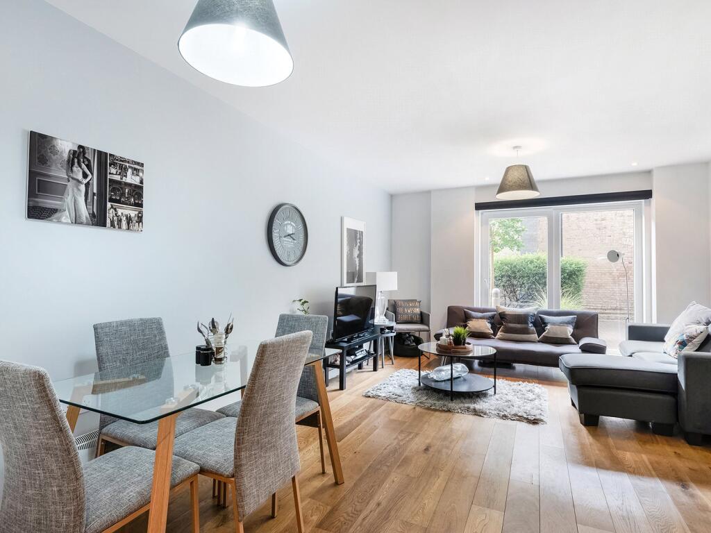 Forge Square E14