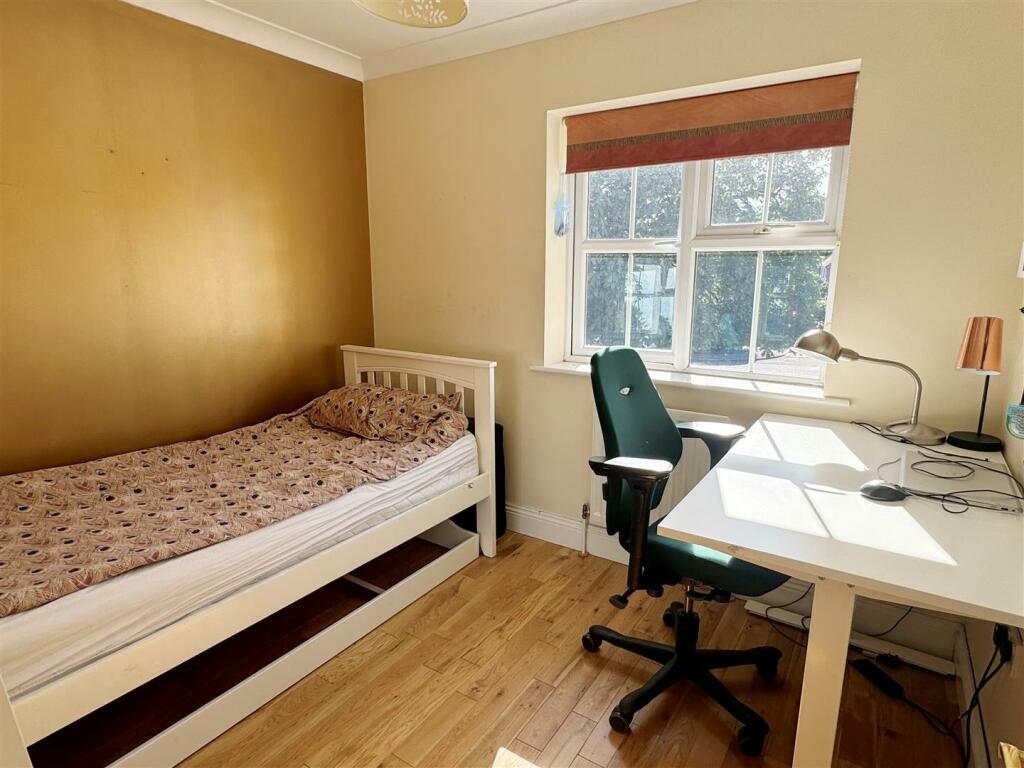 Bed 4.JPG