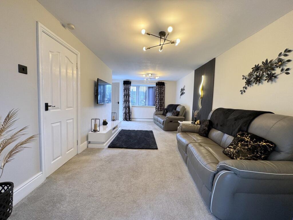 Lounge/Dining Room