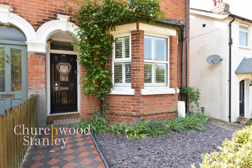 Vestibule and hexagonal bay