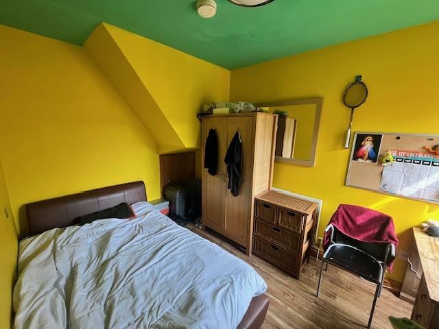 Bed2.jpg