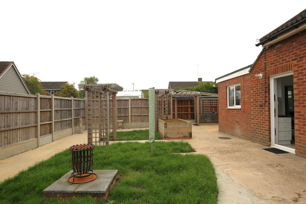 Side garden 