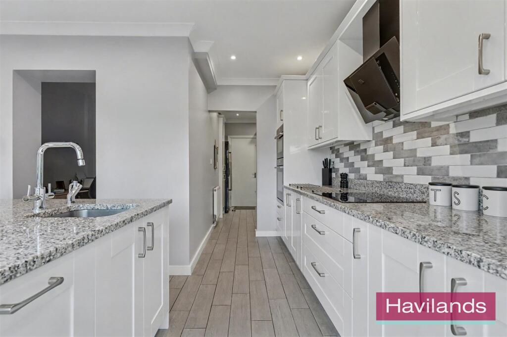 Lonsdale Drive EN2 7LH-11.jpg