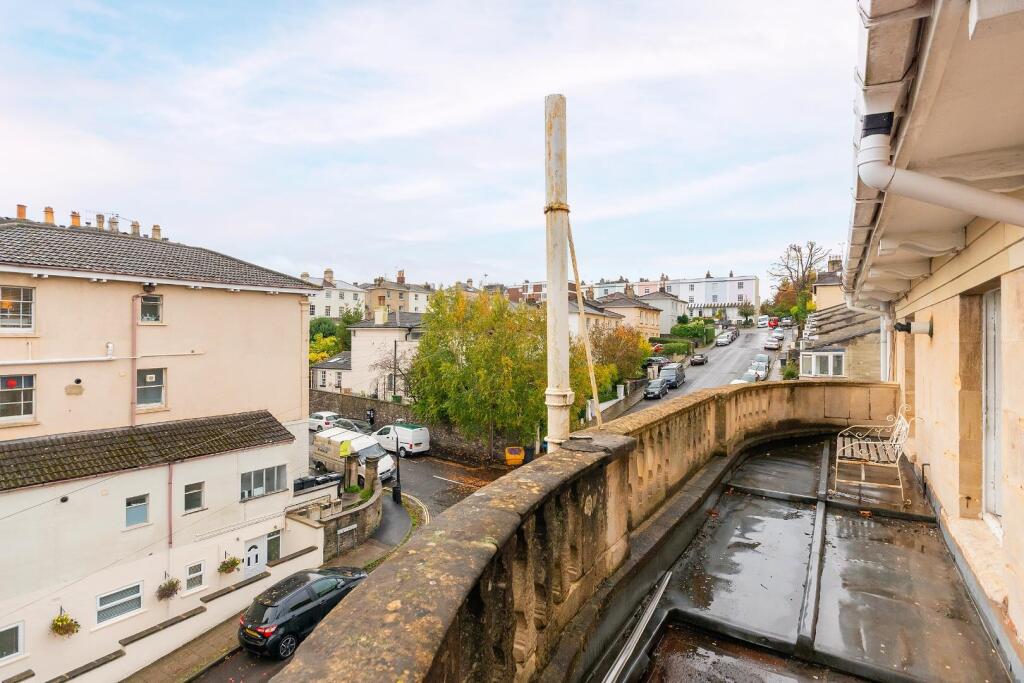 1V6WCM - Balcony A.jpg