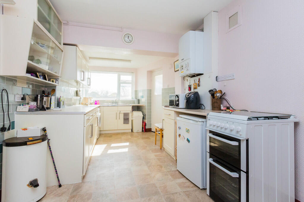 Kitchen/Breakfast...