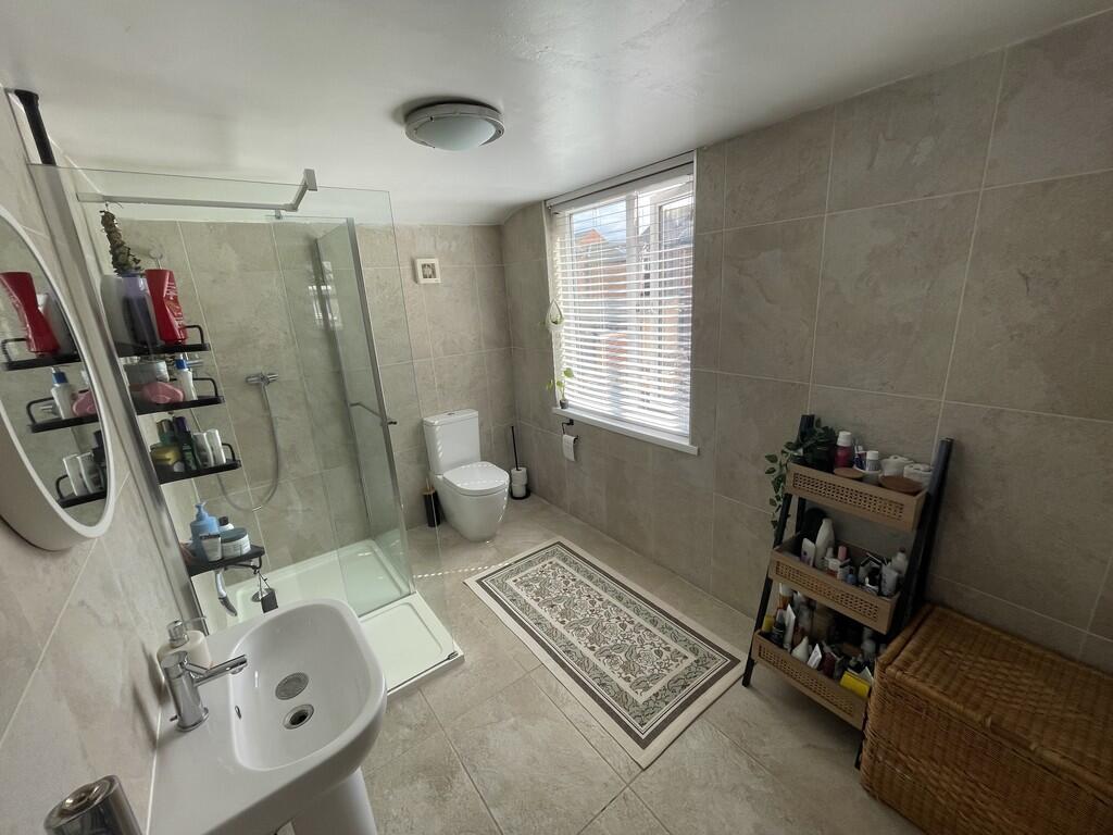 8-en-suite