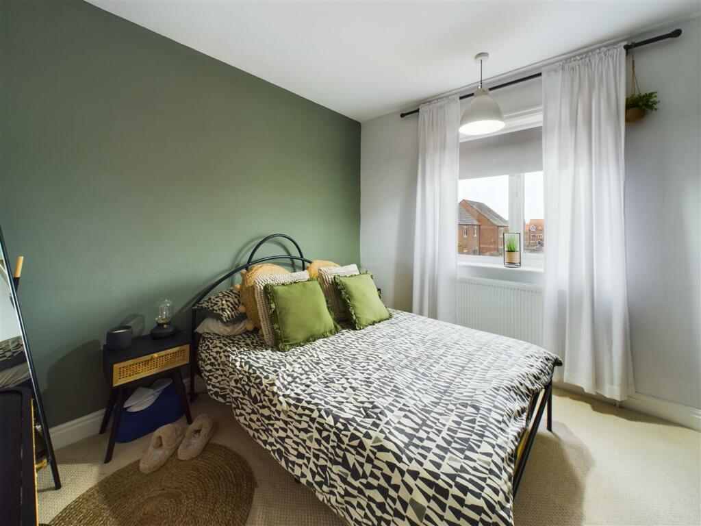 BEDROOM 2