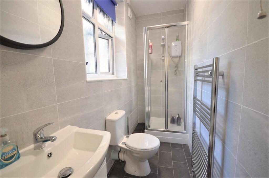 Bathroom 1.JPG