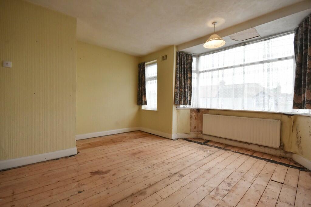 Bedroom 1-min
