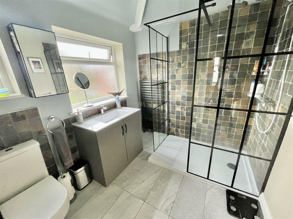 Shower Room.jpg