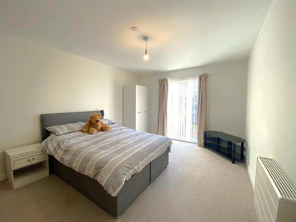 26 The Orangery - Bed2.jpg