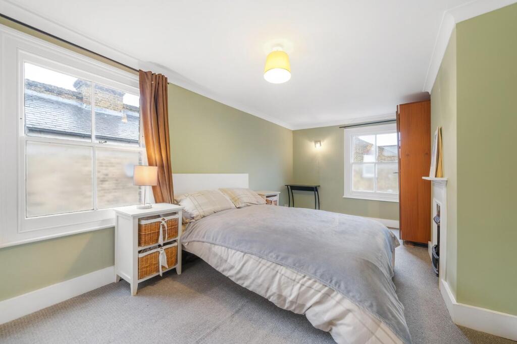 Bedroom 1.jpg