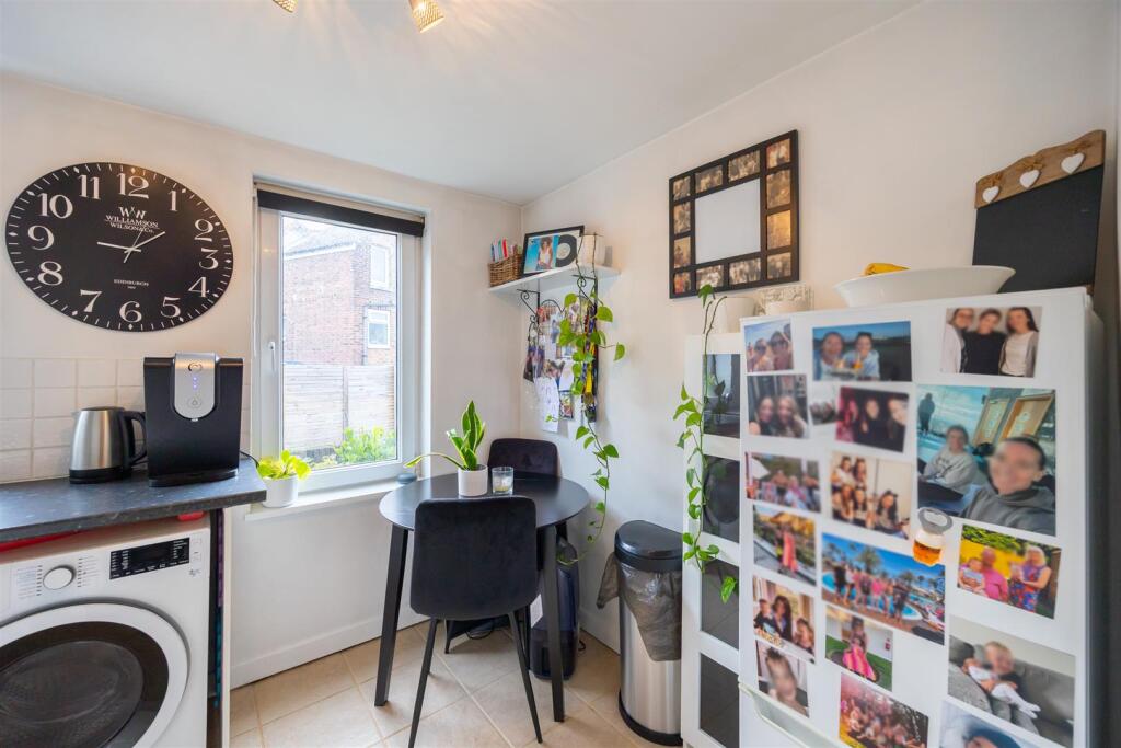 Dining Area.jpg