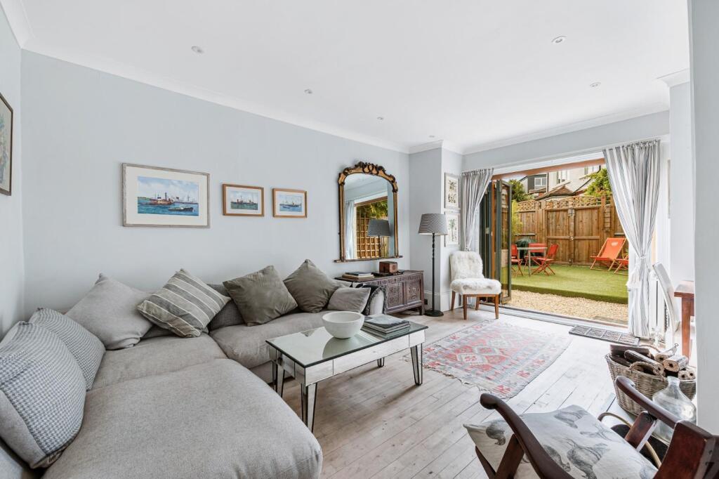 18 Gunnersbury Lane-5.jpg