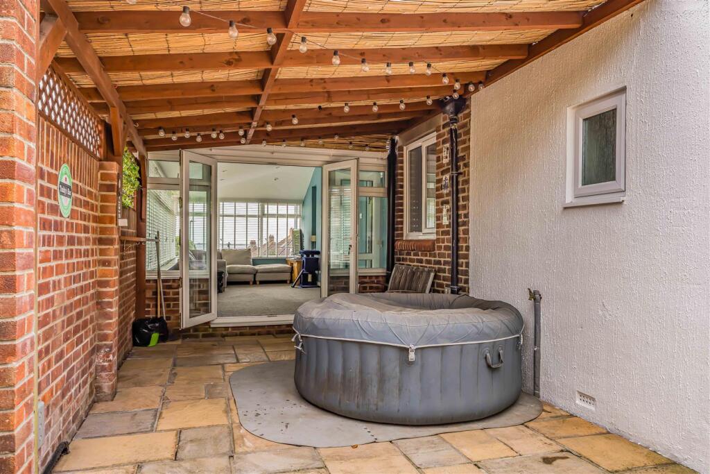 97 Woodfield Avenue, Drayton-Small-PorticoMarketin